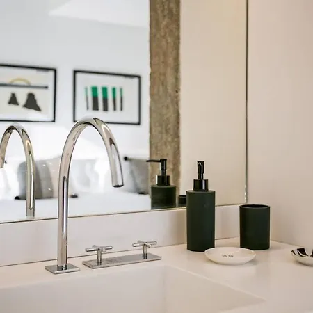 Apartamento 2 Quartos, 2 Wc, Perto Av. Liberdade * Lisboa